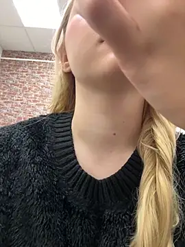 Snapshot of Sky_Cutie chatting on November 1, 5:09 am Sky Cutie online show from November 1, 5:09 am