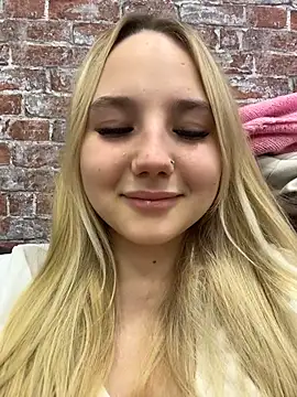 Snapshot of Sky_Cutie chatting on November 28, 4:26 am Sky Cutie online show from November 28, 4:26 am