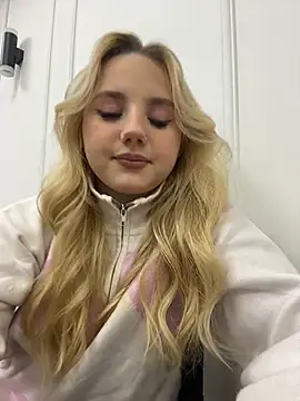 Snapshot of Sky_Cutie chatting on November 29, 4:48 am Sky Cutie online show from November 29, 4:48 am