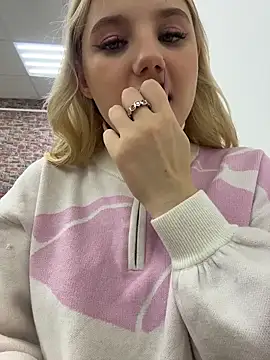 Snapshot of Sky_Cutie chatting on December 1, 4:50 am Sky Cutie online show from December 1, 4:50 am