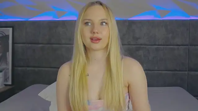 Snapshot of Sky_Cutie chatting on June 5, 6:52 am Sky Cutie online show from June 5, 6:52 am