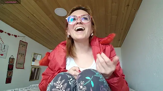 Victoria Fallon online show from April 15, 6:04 pm