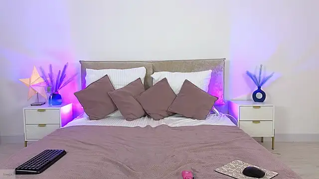 Jules night online show from November 9, 9:13 pm