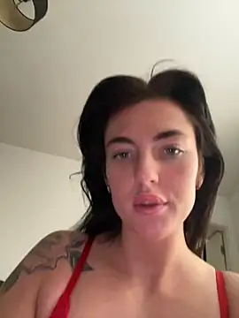 Snapshot of Bethbooxo chatting on October 31, 3:35 pm Bethbooxo online show from October 31, 3:35 pm