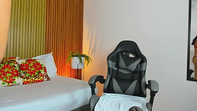 Snapshot of liliand_ chatting on December 5, 2:09 am liliand online show from December 5, 2:09 am