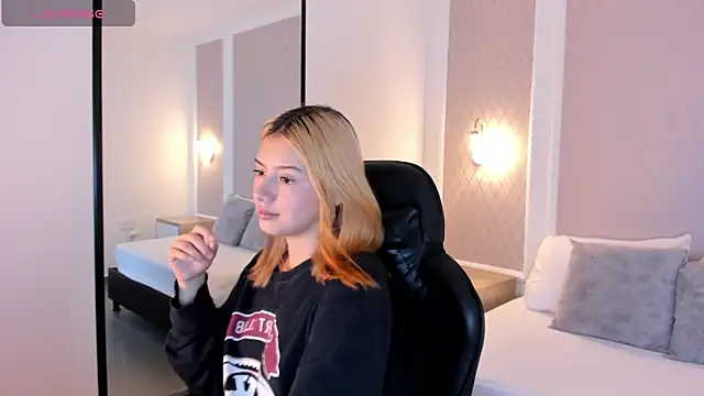 Snapshot of daniand_ chatting on November 11, 2:00 am daniand online show from November 11, 2:00 am