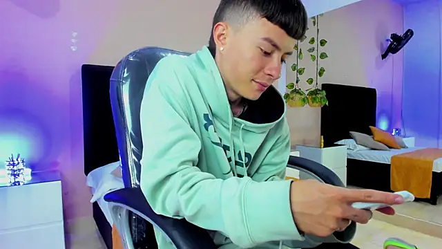 Nascary Fox online show from November 27, 8:00 pm