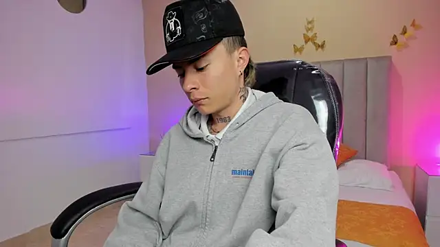 Nascary Fox online show from April 21, 12:00 pm