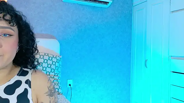 Snapshot of Tracielowe_w chatting on October 8, 3:26 am Tracielowe w online show from October 8, 3:26 am