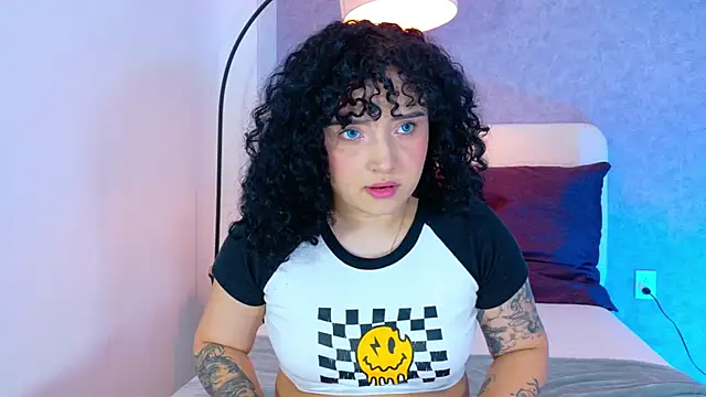 Snapshot of Tracielowe_w chatting on November 13, 3:27 am Tracielowe w online show from November 13, 3:27 am