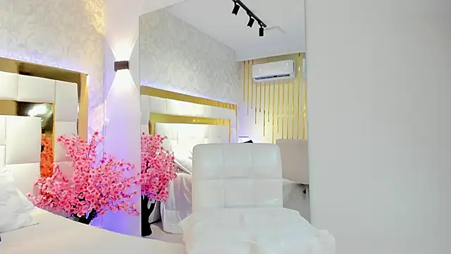 Snapshot of MadisonTylor chatting on September 13, 12:38 pm MadisonTylor online show from September 13, 12:38 pm