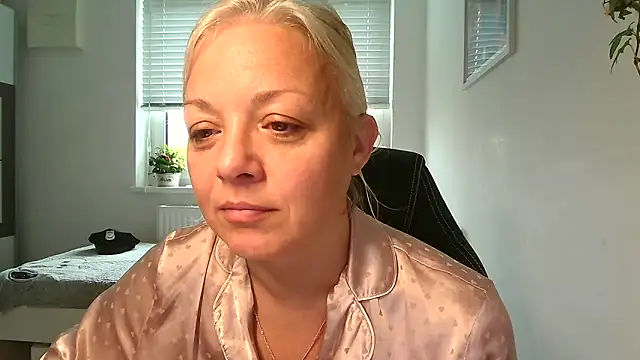 Linsy Kim online show from October 25, 7:05 am