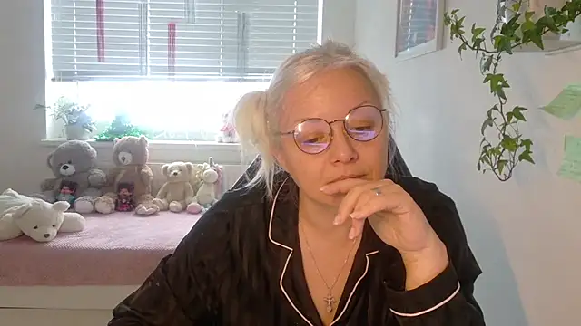 Linsy Kim online show from January 10, 9:00 am