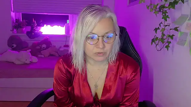 Linsy Kim online show from February 7, 7:06 pm