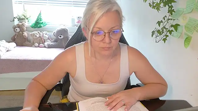 Linsy Kim online show from February 13, 2:35 pm