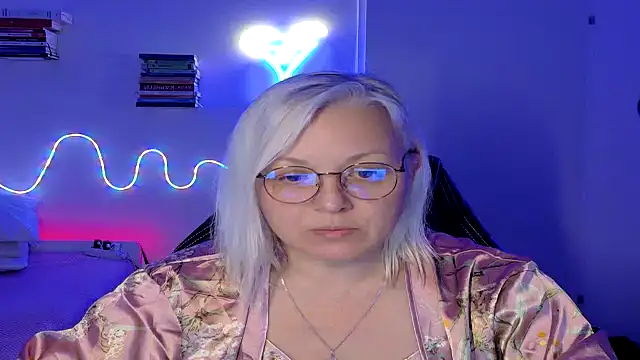 Linsy Kim online show from April 4, 7:22 pm