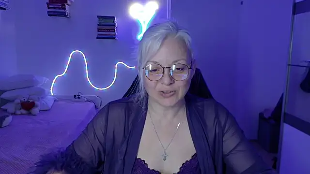 Linsy Kim online show from April 18, 7:58 pm