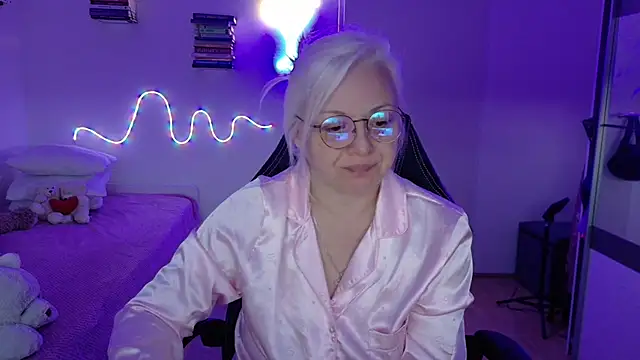 Linsy Kim online show from April 22, 6:09 pm