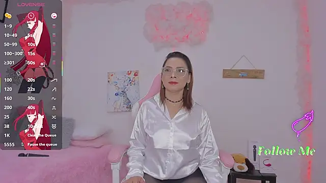 milfAaura online show from November 30, 2:15 am