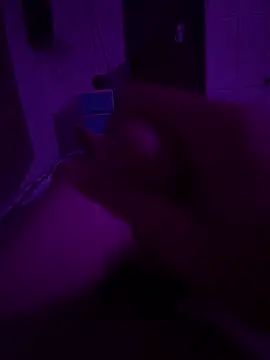 Snapshot of Tonymontana10s chatting on December 5, 9:29 am Tonymontana10s online show from December 5, 9:29 am