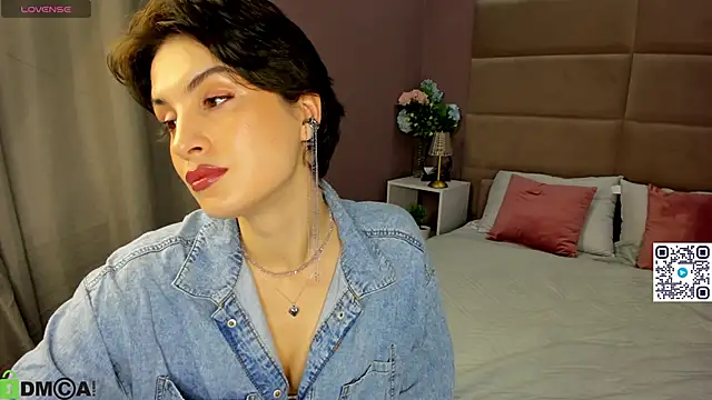 Adeline Perle online show from October 5, 1:48 am