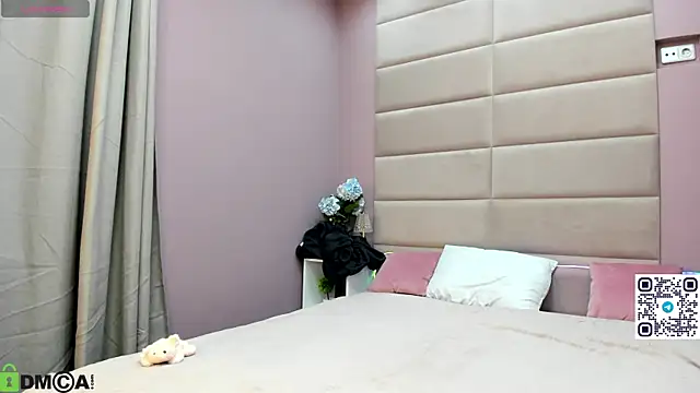 Adeline Perle online show from October 24, 1:13 am