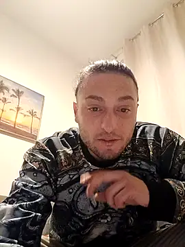 Snapshot of Woodern chatting on December 3, 9:02 pm Woodern online show from December 3, 9:02 pm