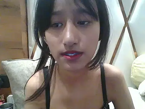 Snapshot of lily_9900 chatting on November 14, 3:44 pm lily 9900 online show from November 14, 3:44 pm