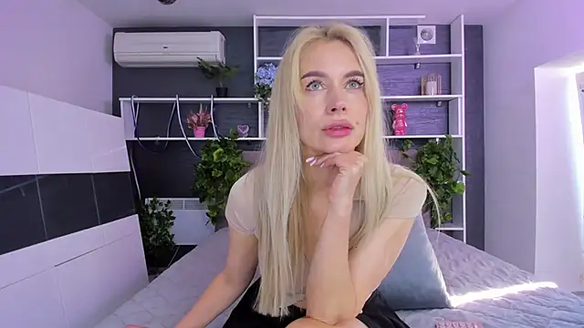 Snapshot of SabrinaSharm chatting on May 31, 5:04 am SabrinaSharm online show from May 31, 5:04 am