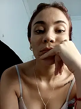 dulcelatin21 online show from December 14, 5:13 am