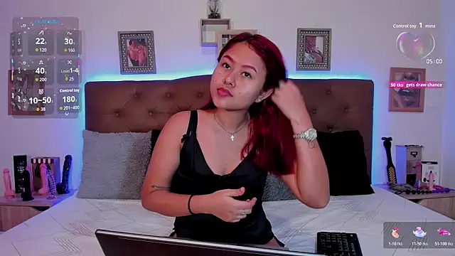 Snapshot of MAYASMITH__ chatting on November 3, 12:17 pm MAYASMITH online show from November 3, 12:17 pm