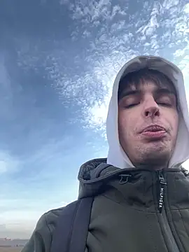 Snapshot of desiredude9 chatting on October 30, 7:10 am desiredude9 online show from October 30, 7:10 am