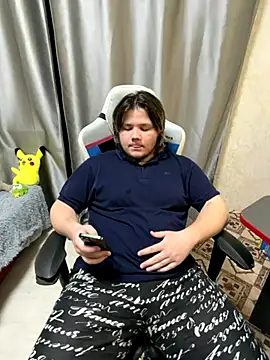 Snapshot of desiredude9 chatting on November 15, 6:15 pm desiredude9 online show from November 15, 6:15 pm