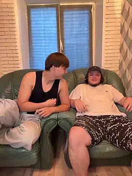 Snapshot of desiredude9 chatting on December 4, 9:40 am desiredude9 online show from December 4, 9:40 am