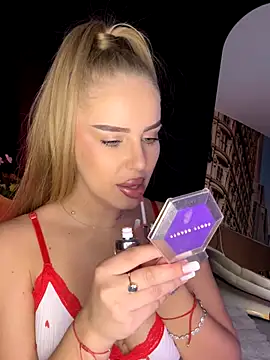 AubrieleRouj1 online show from November 14, 5:00 pm