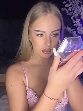 AubrieleRouj1 online show from March 25, 5:19 pm