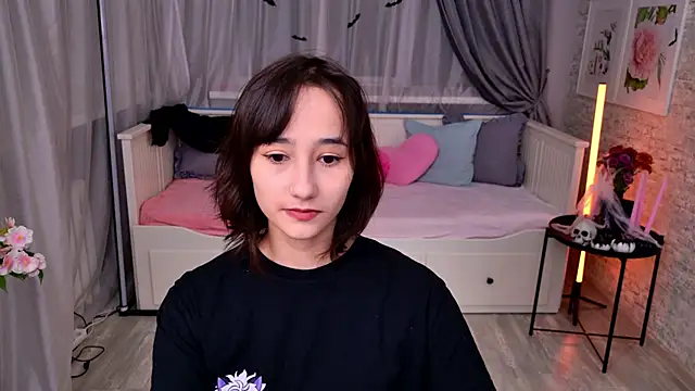 EmilySwonn online show from October 26, 4:02 pm