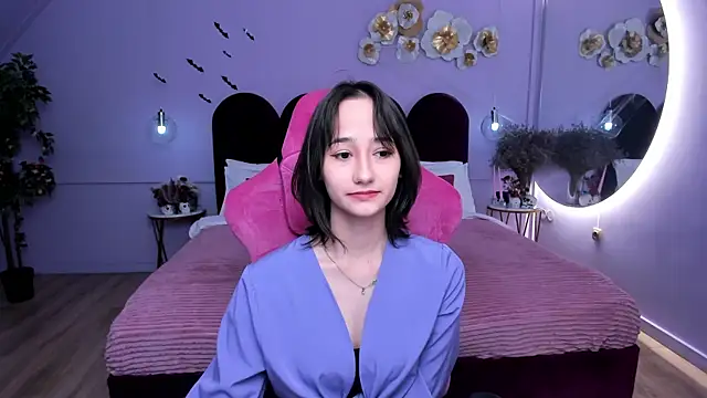 EmilySwonn online show from October 27, 4:11 pm