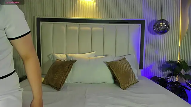 MariathLittle online show from October 24, 5:20 pm