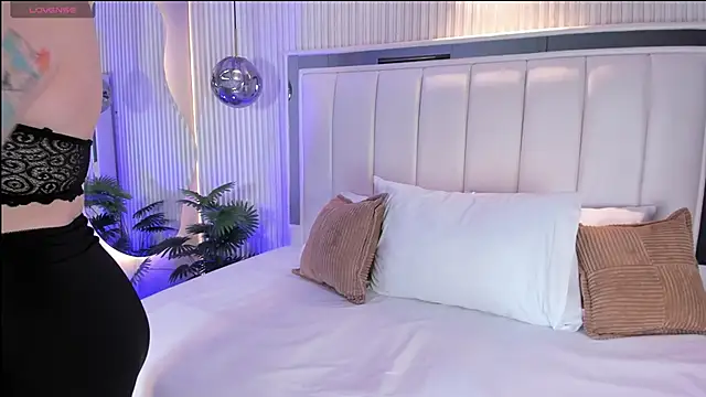 MariathLittle online show from November 18, 5:39 pm