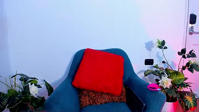 MilenaCrown online show from November 3, 8:32 pm