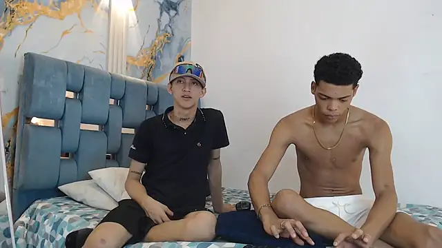 PRETTY FEM online show from January 7, 1:19 am