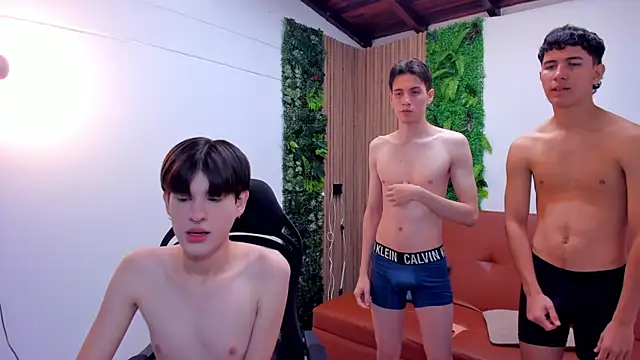 boysinheat  online show from October 20, 1:44 pm