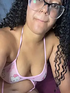 Snapshot of Jessyivonne chatting on May 15, 1:01 am Jessyivonne online show from May 15, 1:01 am