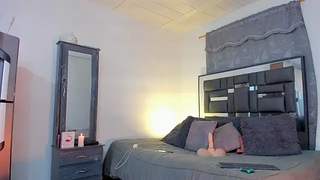 Snapshot of REINA_ADAHARA chatting on October 5, 10:35 am REINA ADAHARA online show from October 5, 10:35 am