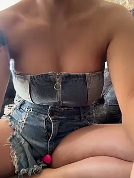 Snapshot of Sarahlove_90 chatting on September 20, 8:10 pm Sarahlove 90 online show from September 20, 8:10 pm