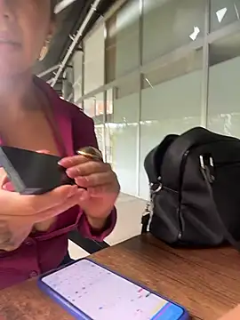 Snapshot of Sarahlove_90 chatting on September 26, 7:40 pm Sarahlove 90 online show from September 26, 7:40 pm