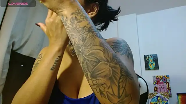 Divinejewel444 online show from October 8, 8:12 am