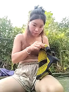 Snapshot of lylylove chatting on October 17, 12:36 am lylylove online show from October 17, 12:36 am