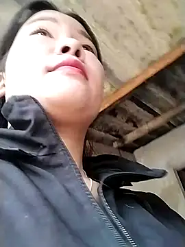 Snapshot of lylylove chatting on October 29, 12:35 am lylylove online show from October 29, 12:35 am